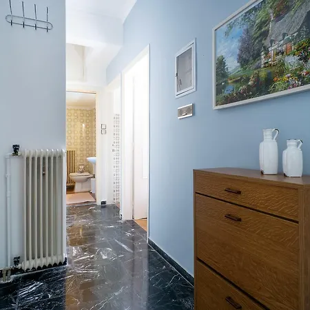 Comfy Central Beach Flat