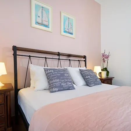 Comfy Central Beach Flat 아파트 하니아