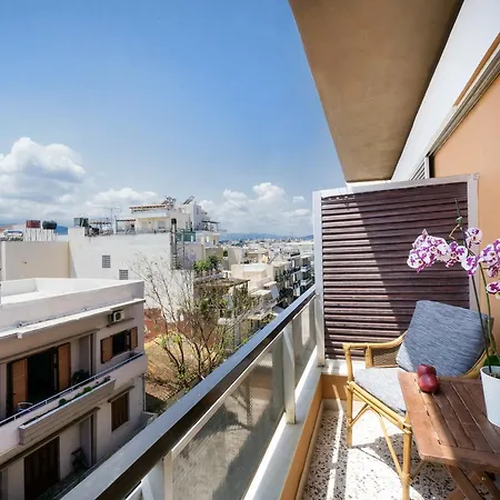 Comfy Central Beach Flat *