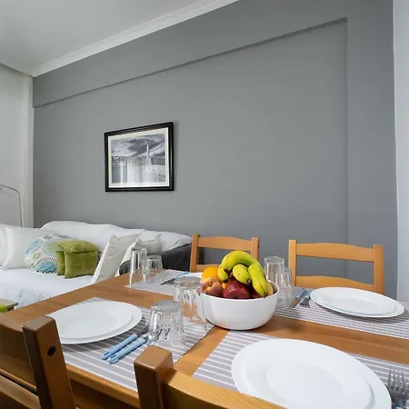Comfy Central Beach Flat 하니아
